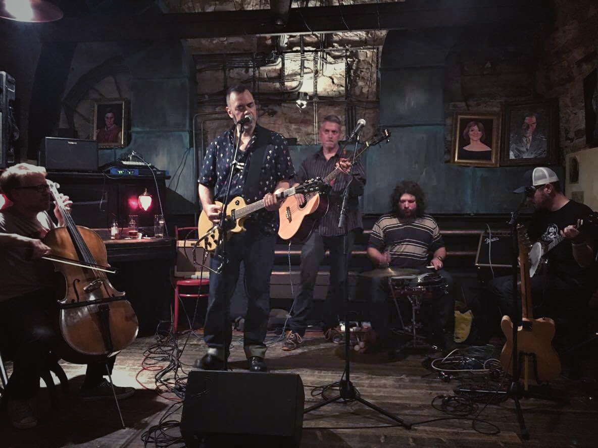 The Turpentine Ray performing at Swan Divadelni Klub